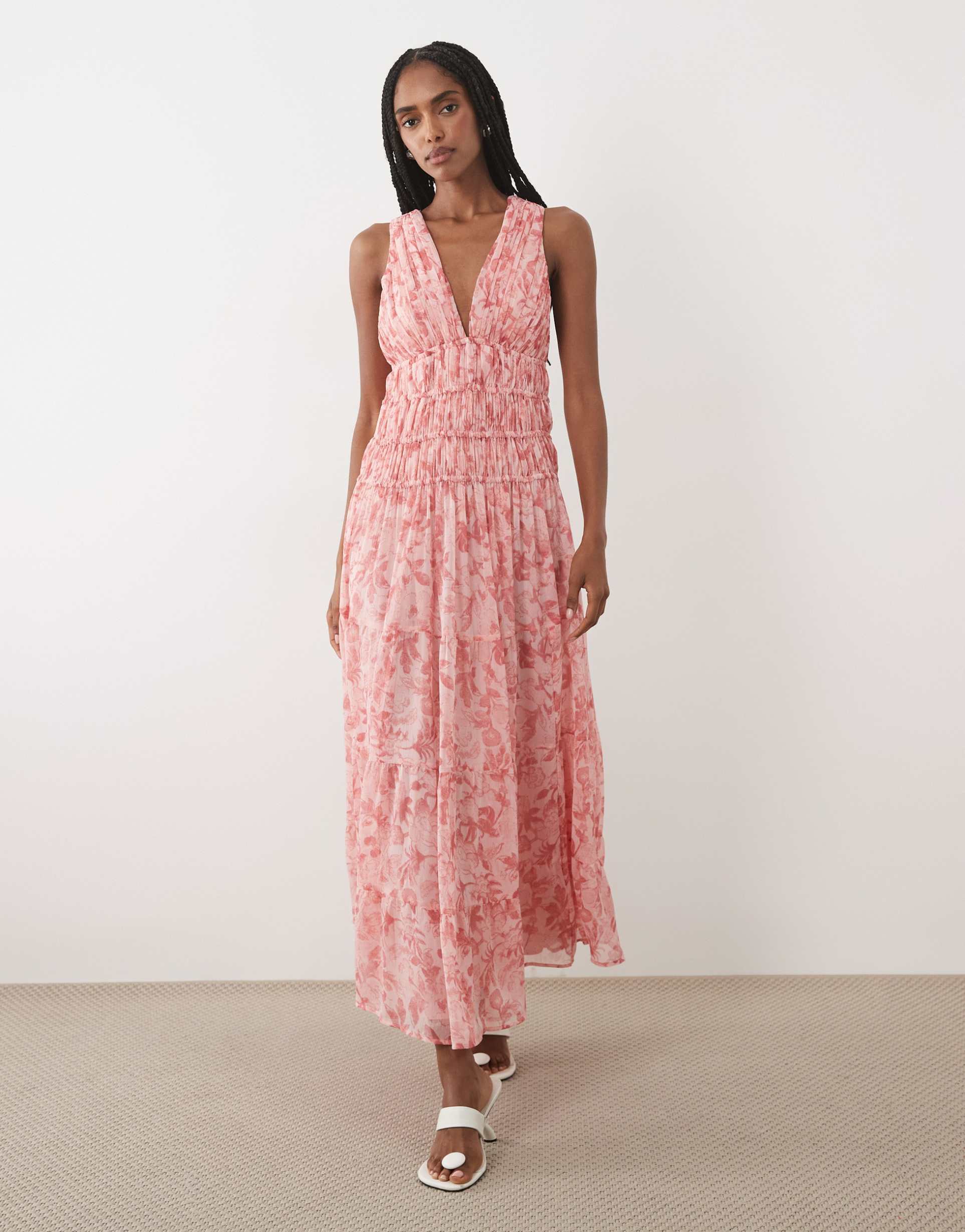 abercrombie & fitch v-neck flowy crinkled chiffon midaxi dress in pink floral print