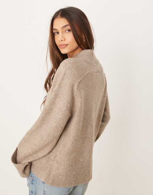 Abercrombie & Fitch v neck knit sweater in beige, 3 of 4