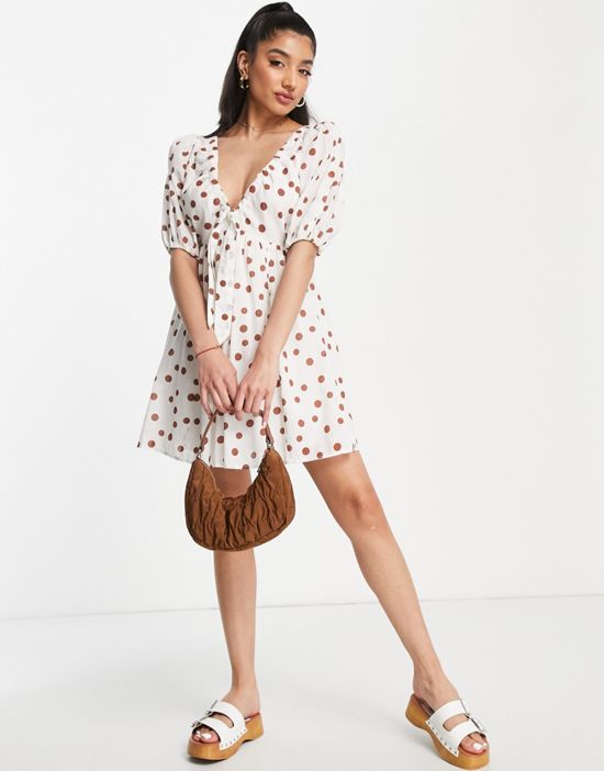 https://images.asos-media.com/products/abercrombie-fitch-v-neck-puff-sleeve-mini-dress-in-white-dot/202698307-3?$n_550w$&wid=550&fit=constrain