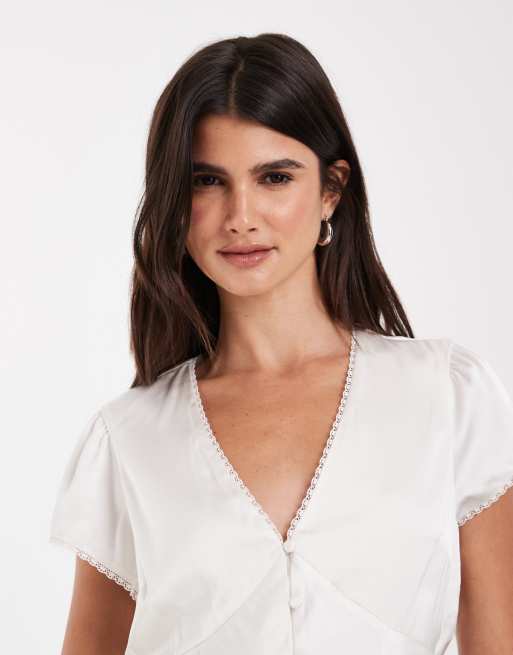 Abercrombie & Fitch v neck short sleeve blouse in cream, 2 of 4