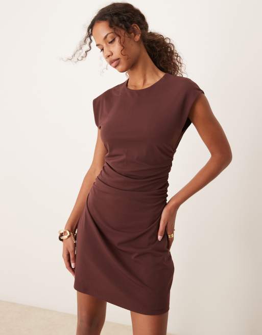 Abercrombie & Fitch - Vestito corto senza maniche color cioccolato con arricciature laterali