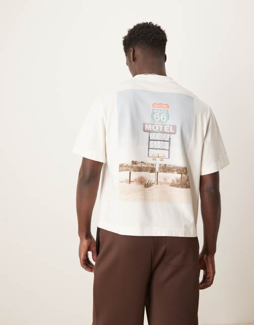 Abercrombie & Fitch – Vit, kort t-shirt med tryck baktill
