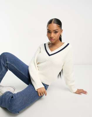 Abercrombie & Fitch wedge fit v neck jumper in cream - ASOS Price Checker