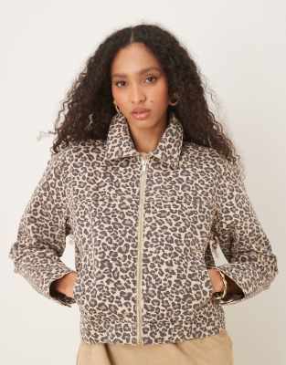 Abercrombie & Fitch - Workwear-Jacke aus Denim mit Reißverschluss vorne und Leopardenmuster-Bunt