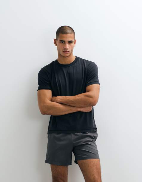 Abercrombie & Fitch – YPB – Czarny T-shirt treningowy z efektem sprania - view 1