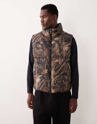Abercrombie & Fitch YPB high neck gilet in camo print-Multi