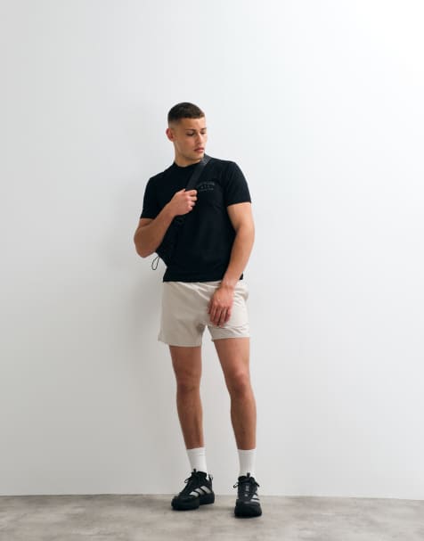 Abercrombie & Fitch – YPB – Leichte Workout-Shorts in Beige - view 1