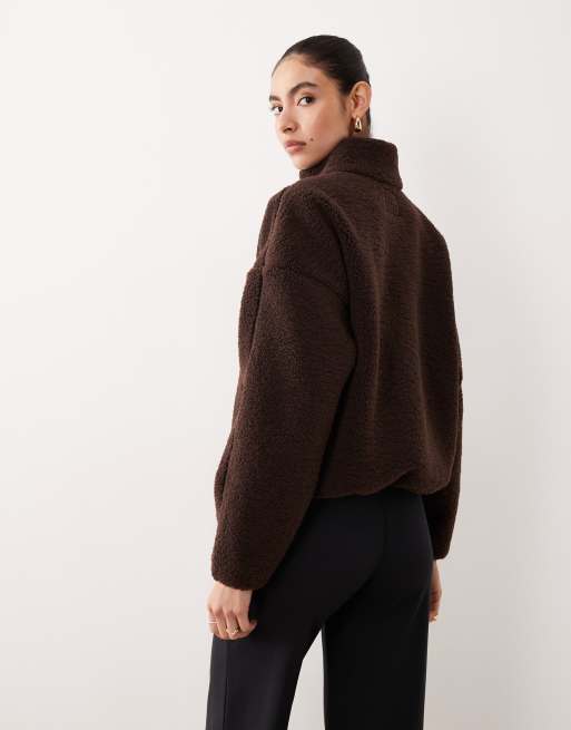 Abercrombie & Fitch - YPB - Pile teddy marrone accollato con zip corta, 4 di 4