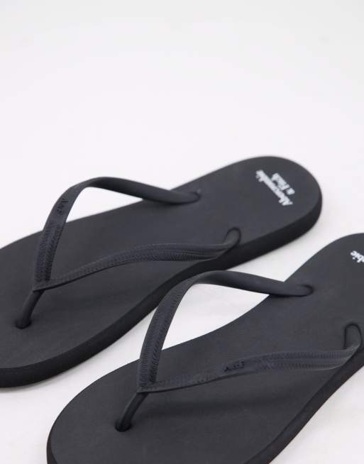Abercrombie & Fitch – Zehenstegsandalen in Schwarz, 3 von 4