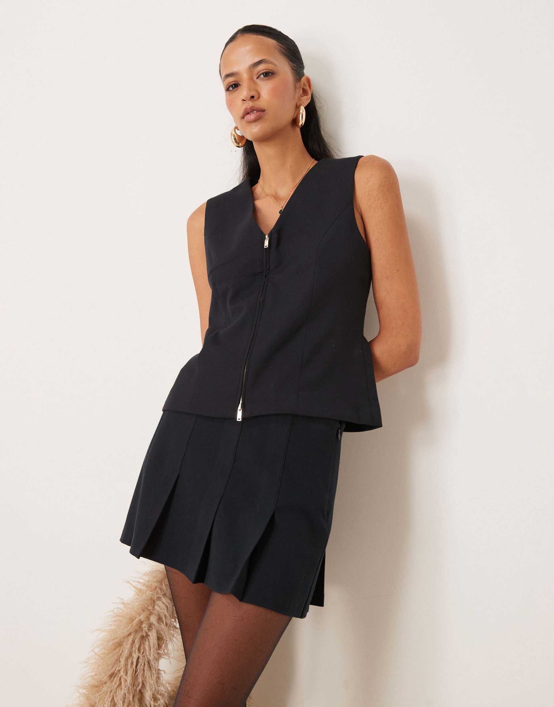 abercrombie & fitch zip detail vest in dark black
