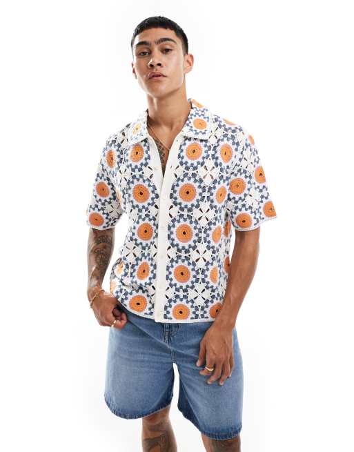 Abercrombie & Fitch - Zomerse gehaakte gebreide polo met knoop sluiting en cirkelvormig patroon in crème