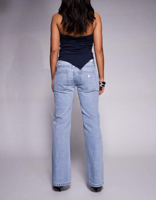 Abrand 00 low rise flared jeans in light wash blue, 3 of 5