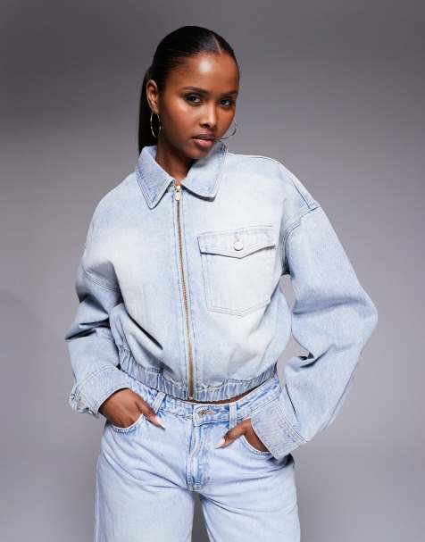 Abrand - Blå cropped denimjakke i lys vask med bomber-design og brystlomme - view 1