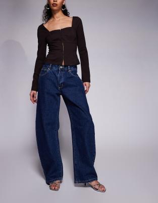 Abrand Jeans - 95 Barrel-Leg-Jeans in Mittelblau mit mittelhohem Bund