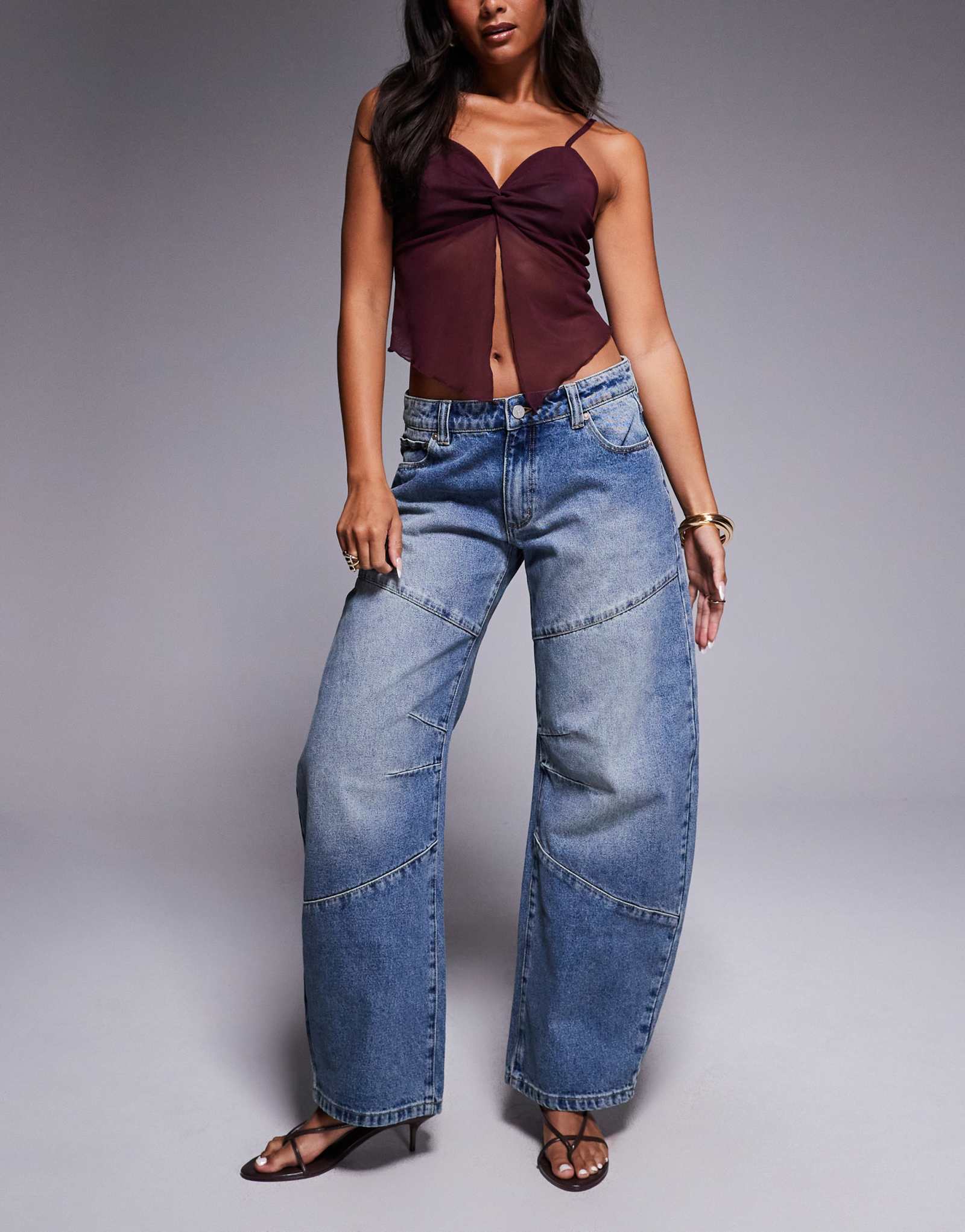 Джинсы Abrand Jeans 99 с заниженными штанинами-бочонками средней винтажной стирки