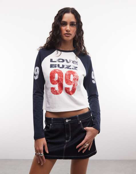 Abrand Jeans – Biało-granatowy krótki i obcisły T-shirt z długimi raglanowymi rękawami i napisem „Love Buzz” - view 1