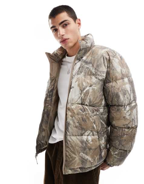 Abrigo beis acolchado de corte cuadrado con estampado de camuflaje y cuello alto de Hollister - view 1