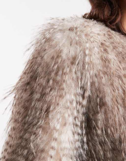 Abrigo blanco de piel sintética de New Look, 2 de 4