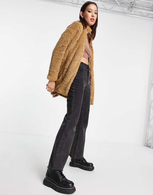 Abrigo color camel con cuello subido de tejido tipo peluche de Vero Moda