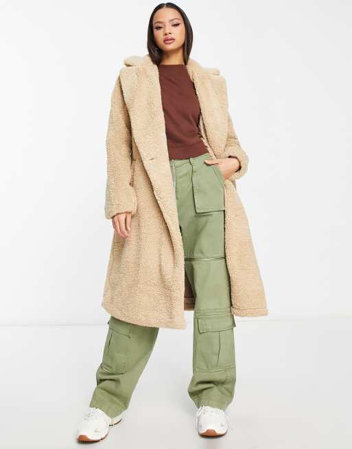 Abrigo color camel con doble botonadura de borreguito de New Look