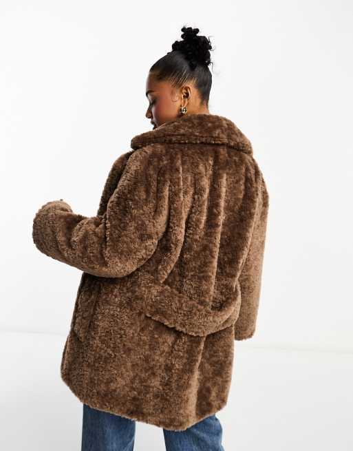 Abrigo color topo extragrande de borreguito de peluche de