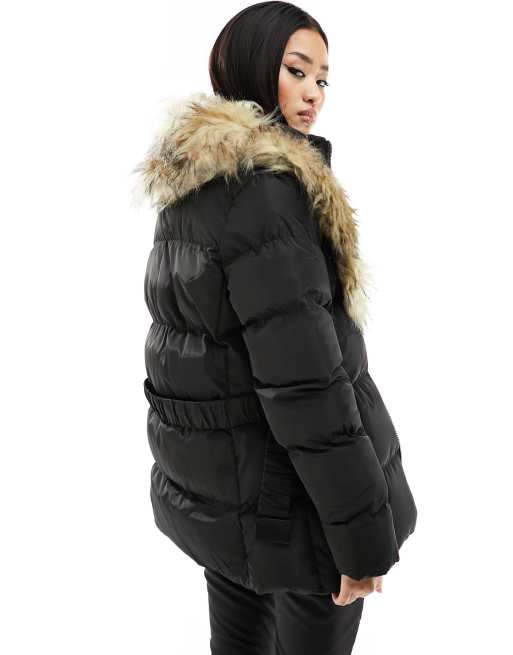 Abrigo de plumas negro con cinturón y solapas de piel sintética de Threadbare Ski, 2 de 4