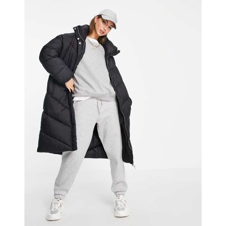 Abrigo de plumas negro largo con diseño acolchado de Mango |