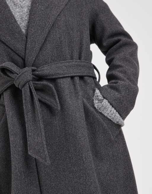 Abrigo de vestir extralargo gris oscuro melange con lazada en la cintura de Vero Moda Petite, 3 de 4