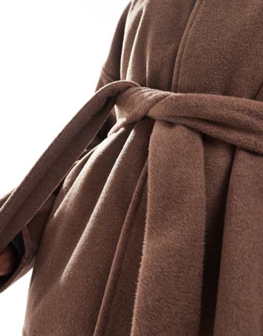 Abrigo de vestir marrón grisáceo sin solapas con cinturón de ASOS DESIGN Curve, 4 de 4