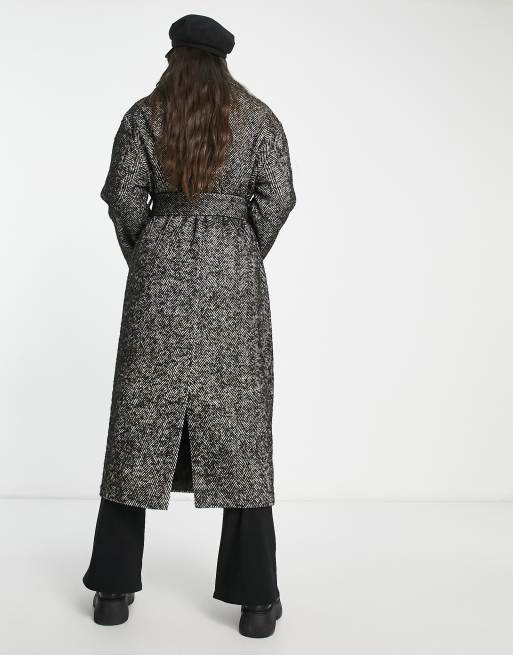 Abrigo de vestir negro y blanco con cinturón y diseño de espiguilla de ASOS DESIGN Tall, 2 de 4