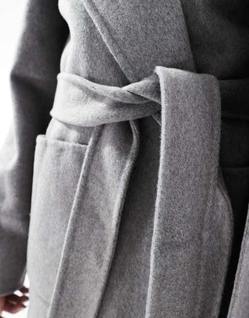 Abrigo gris carbón con bufanda de Forever New ASOS