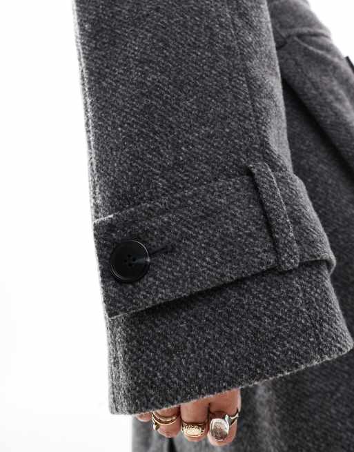 Abrigo largo gris carbón con patrón de espiga y solapas de ASOS DESIGN, 2 de 4