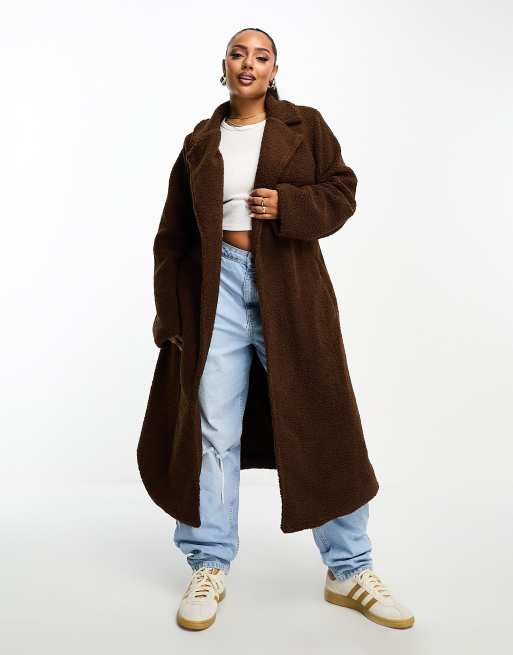 Abrigo largo marron chocolate con cinturon de borreguito exclusivo de In The Style Plus RcjShops