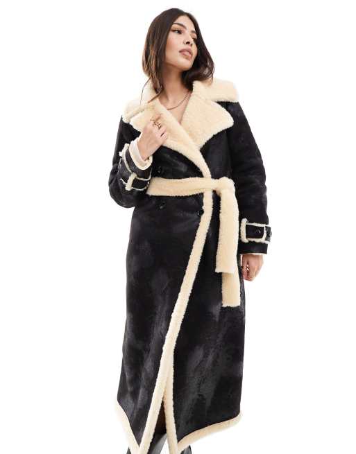 Abrigo largo negro con cinturón y ribetes de borreguito en contraste de Miss Selfridge, 2 de 4