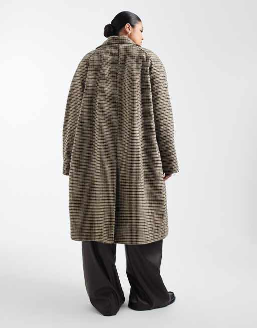 Abrigo midi a cuadros clásicos con diseño acolchado y forro de ASOS DESIGN Curve, 4 de 4