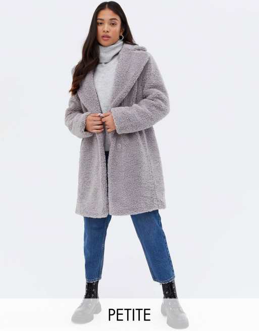 Abrigo midi gris claro de borreguito tipo peluche de New Look Petite