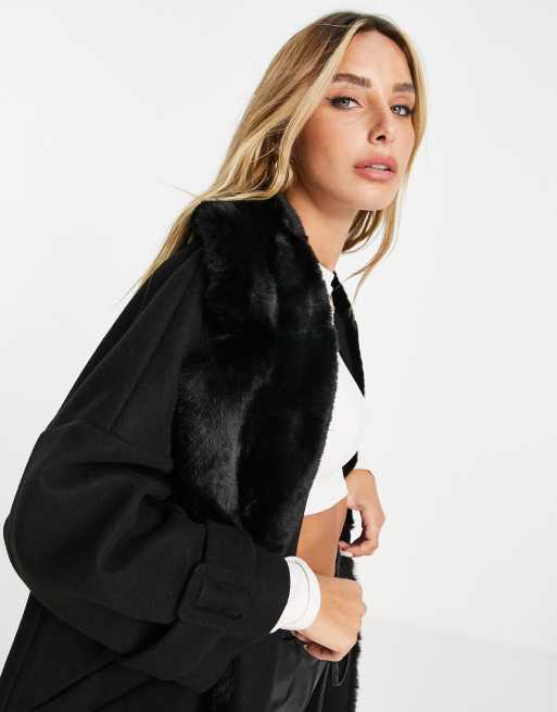Abrigo negro acampanado con ribete de piel sintética de River Island, 4 de 4