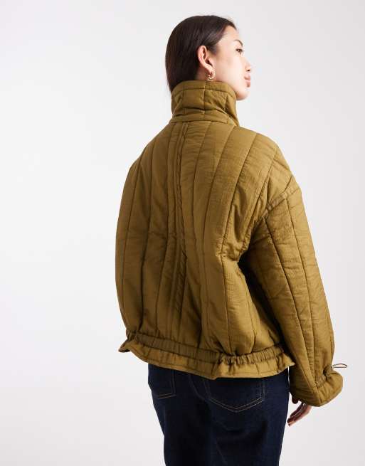 Abrigo verde oliva acolchado con cuello alzado y detalle de lazada de ONLY, 4 de 4