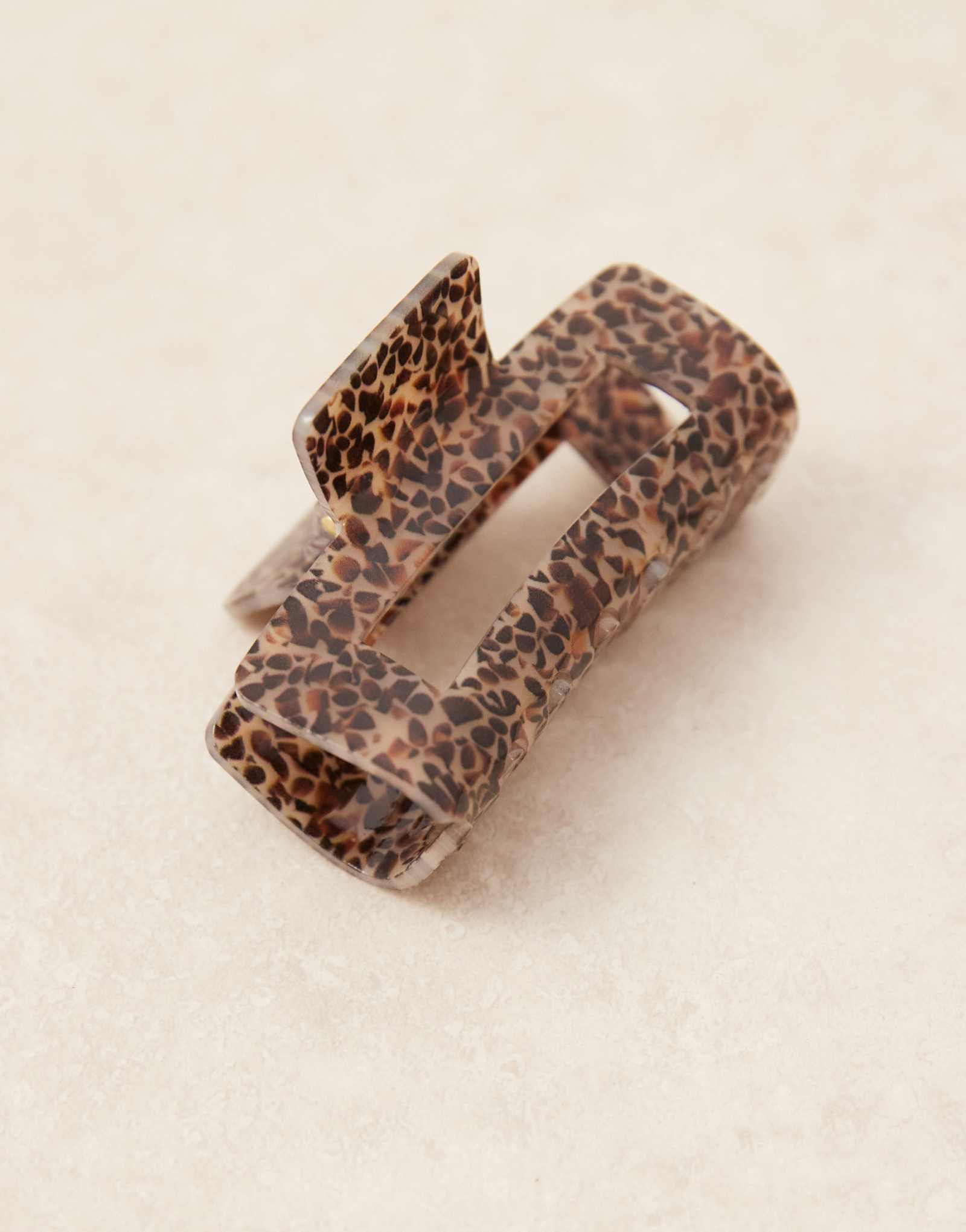 Дополните коготь из шерсти животных аксессуарами в нескольких цветах