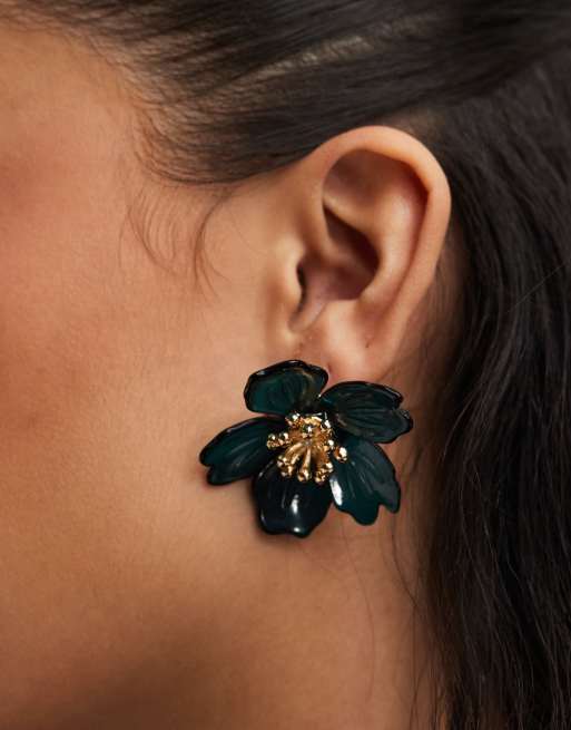 Accessorize – Auffällige Ohrstecker aus Kunstharz mit Blumendesign in Blau