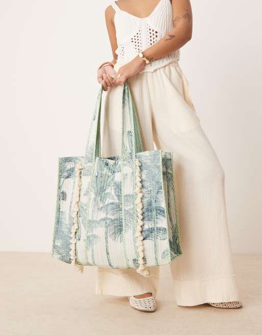 Accessorize – Bardzo duża pikowana niebieska torba typu shopper z nadrukiem w palmy