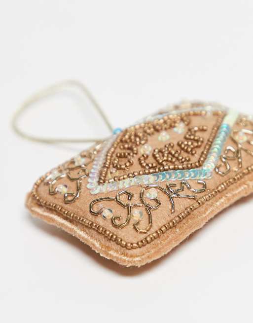 Accessorize – Beige julgransdekoration designad som kaka med utsmyckning, 2 av 3
