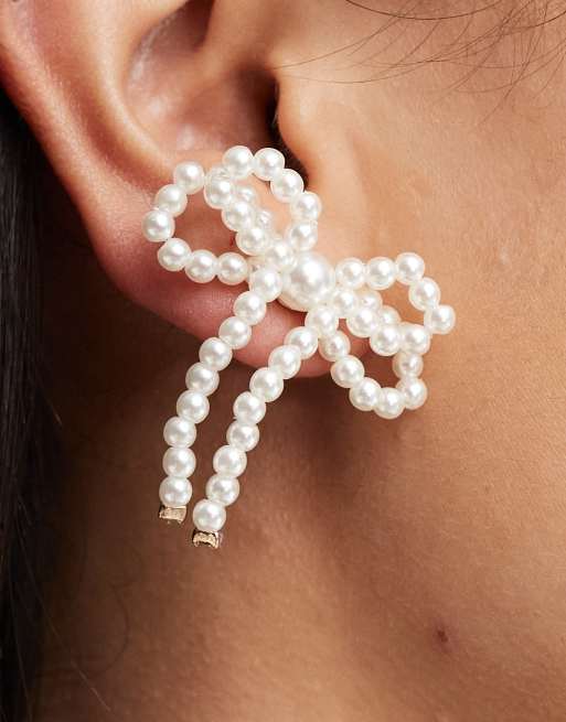 ピアス Monday Edition _ Pearl Bow Earrings Accessorize bow earrings in pearl | ASOS
