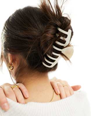 Accessorize bridal pearl resin hair claw clip in white - ASOS Price Checker