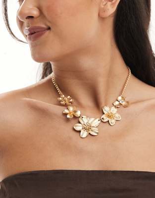 Accessorize Accessorize brushed statement flower necklace in gold