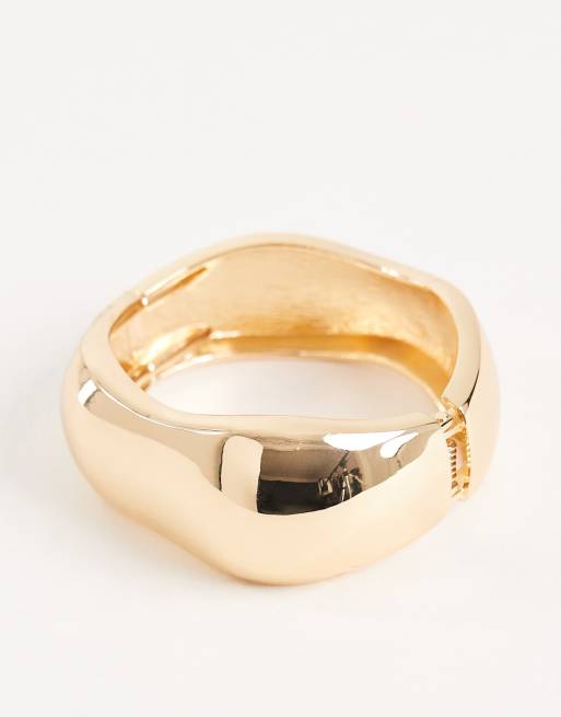 Accessorize chunky sculptual bangle in gold