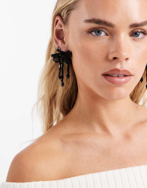 Accessorize – Czarne długie kolczyki z koralików z motywem kwiatka, 3 z 3