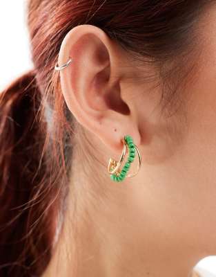 Accessorize – Dreifache Creolen in Goldoptik mit Perlen in Grün
