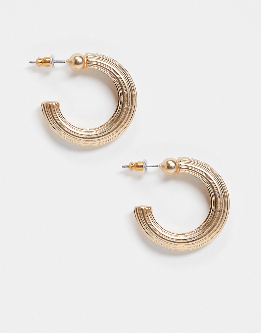 Accessorize - Eksklusive guldfarvede teksturerede hoop-øreringe