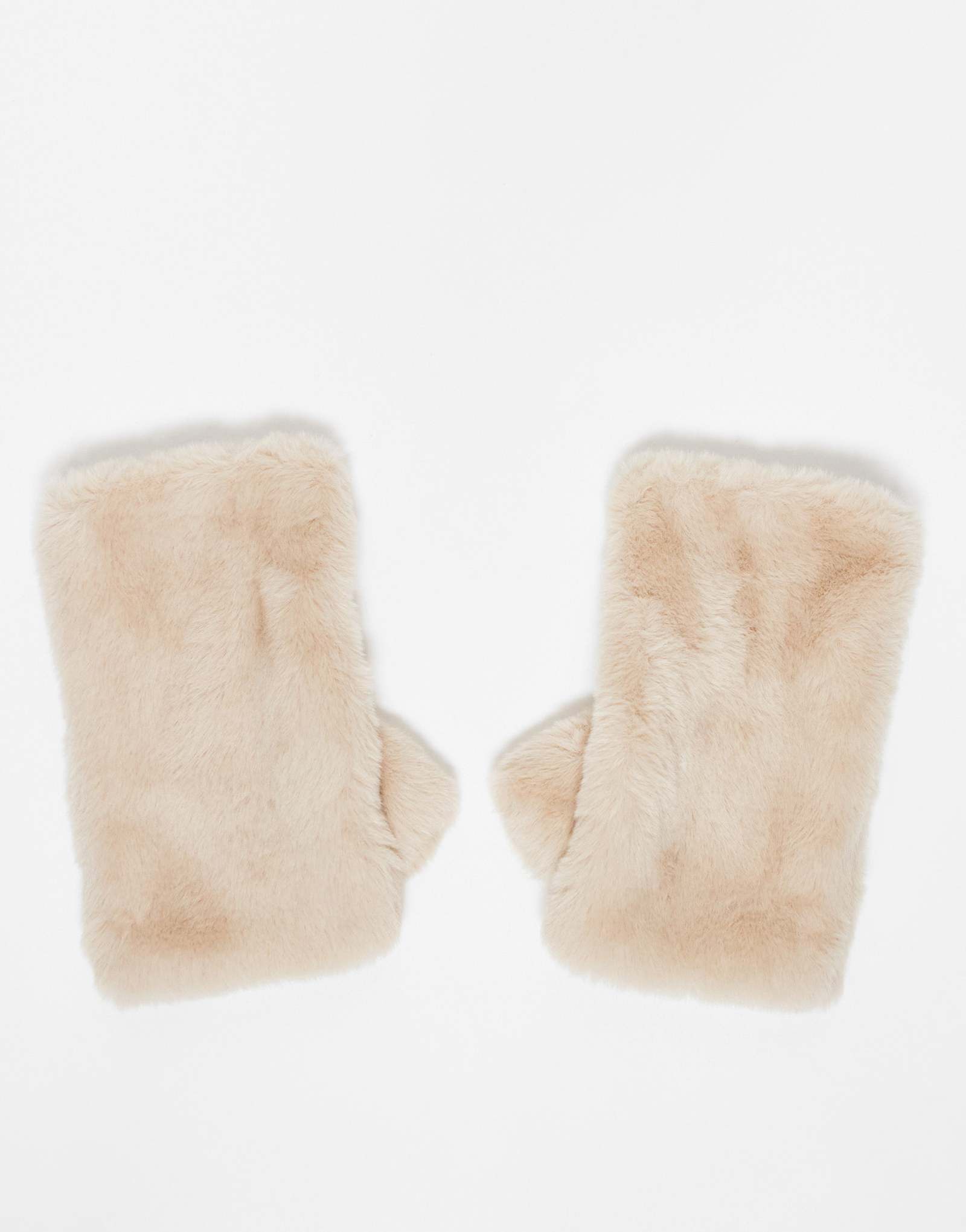 Дополните аксессуарами варежки без пальцев из искусственного меха бежевого цвета